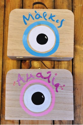 Ξύλινο χειροποίητο ζωγραφισμένο κουτί για να μαρτυρικά Twins Christening Box