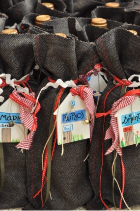 Κρασί με custom made στολίδι